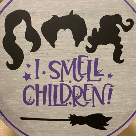 I Smell Children Round Halloween Sign, close up 